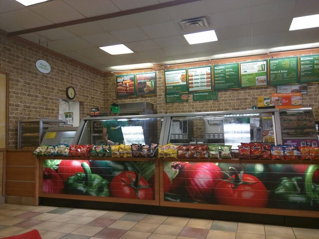Subway Restaurants | restaurant | Shoppes at, 3935 E Southport Rd, Indianapolis, IN 46237, USA | 3178656560 OR +1 317-865-6560