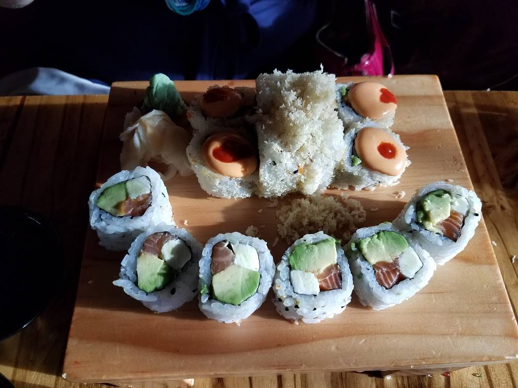 Circle Sushi & Grill | restaurant | 1623 N Halsted St, Chicago, IL 60614, USA | 7735756269 OR +1 773-575-6269