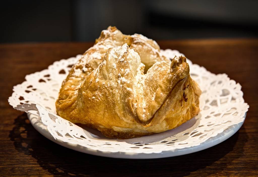 Aroma | cafe | 1 Garden State Plaza Blvd, Paramus, NJ 07652, USA | 2015561700 OR +1 201-556-1700