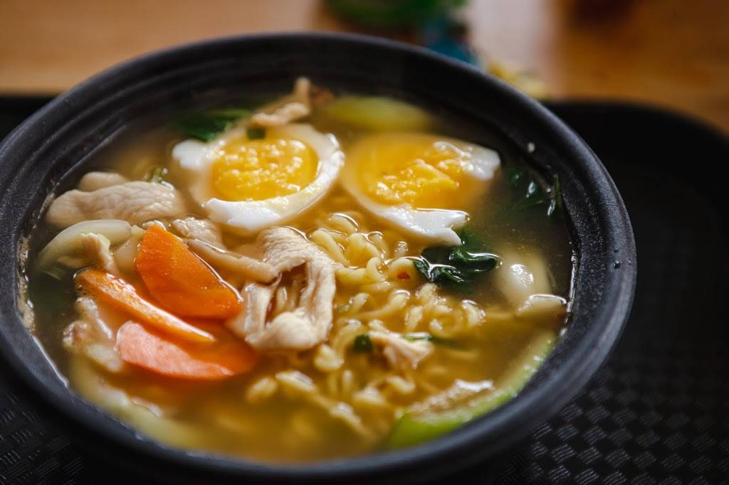 Nom Nom Kitchen | restaurant | 2160 Montreal Rd #4, Gloucester, ON K1J 1G4, Canada | 6132871111 OR +1 613-287-1111