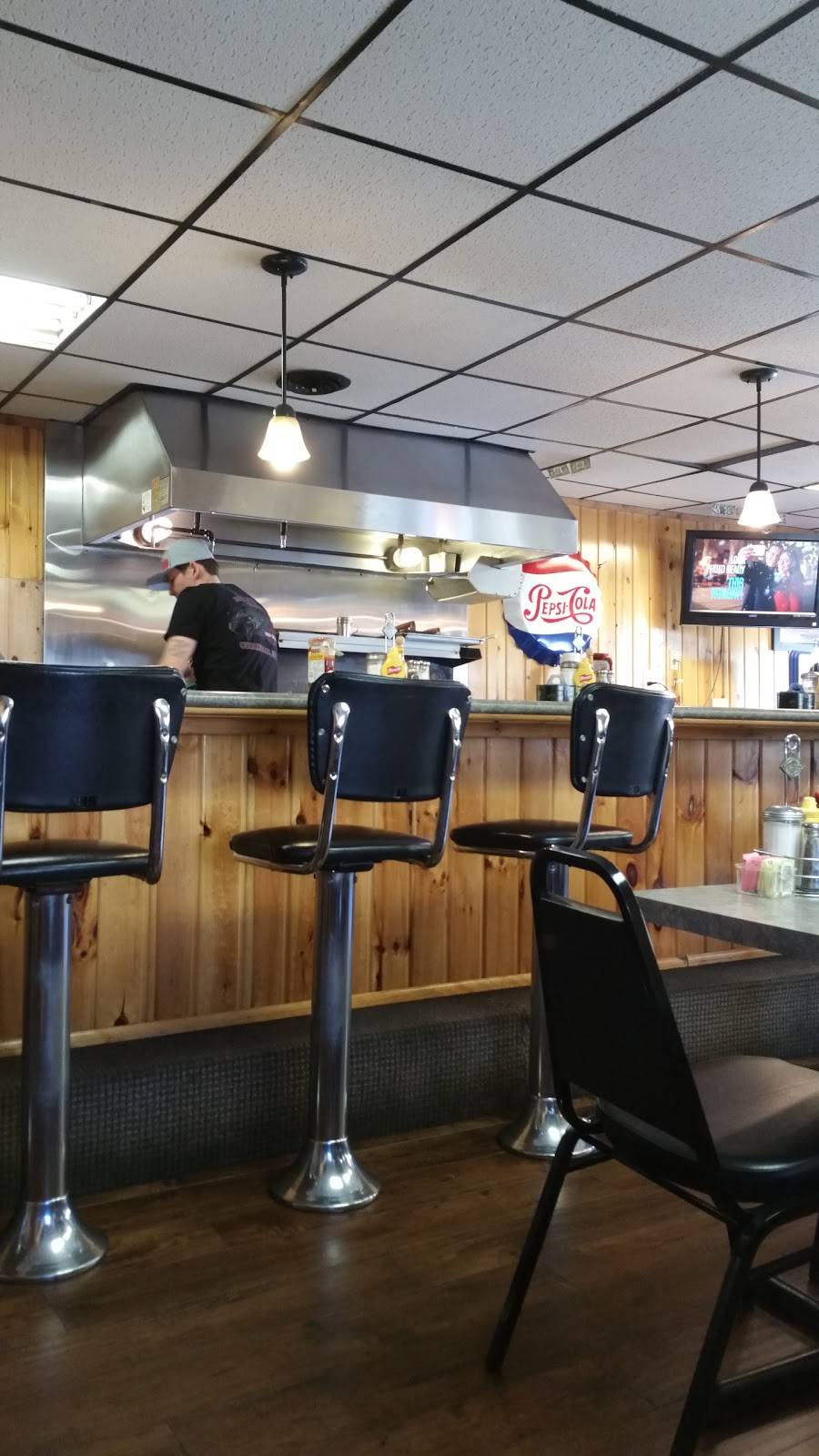 Lees | restaurant | 4128 14th Ave, Rock Island, IL 61201, USA | 3095580097 OR +1 309-558-0097