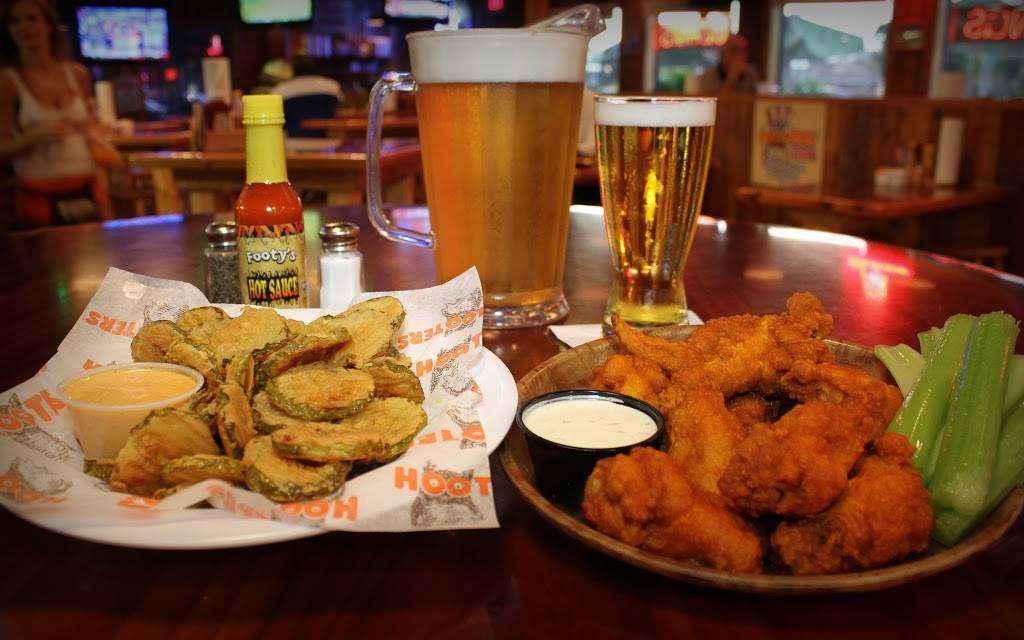 Hooters | meal takeaway | 8695 NW 13th Terrace, Miami, FL 33126, USA | 3055935088 OR +1 305-593-5088