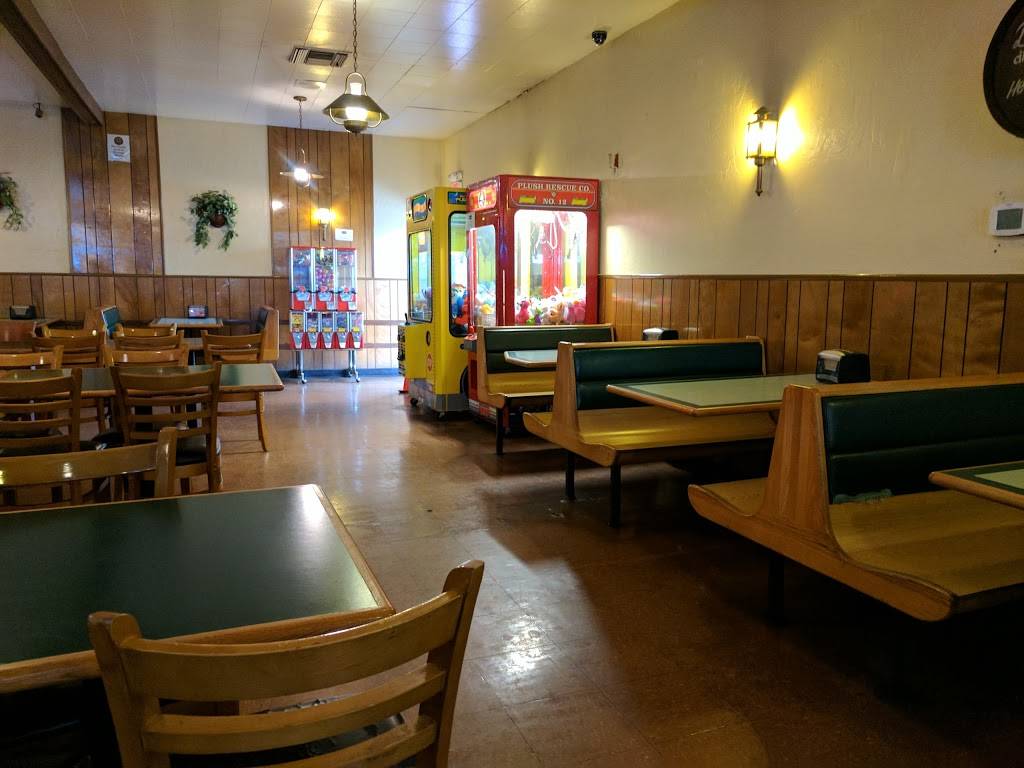 Me-n-Eds Pizza Parlor | restaurant | 487 W Shaw Ave, Clovis, CA 93612, USA | 5592990449 OR +1 559-299-0449
