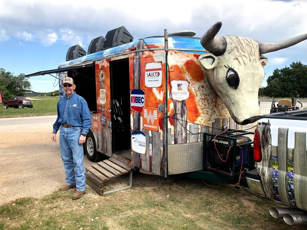 Five Mile Food Truck Park | restaurant | 6150 TX-16, Pipe Creek, TX 78063, USA | 8307967456 OR +1 830-796-7456