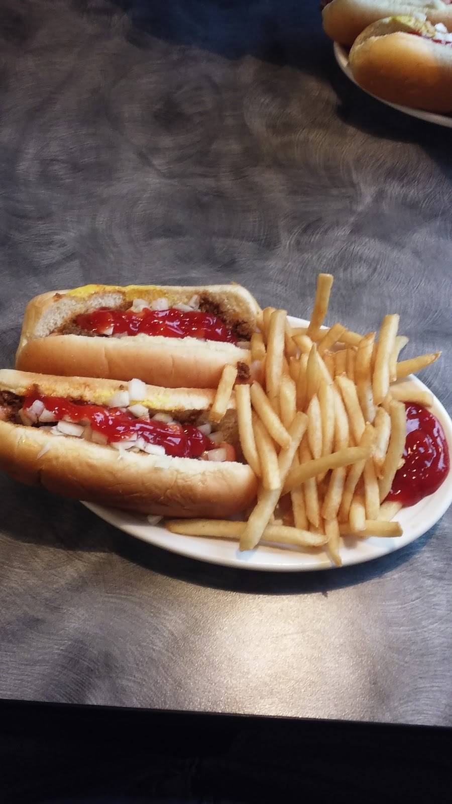 G & L Chili Dogs | restaurant | 1133 E Sternberg Rd, Norton Shores, MI 49441, USA | 2317999199 OR +1 231-799-9199