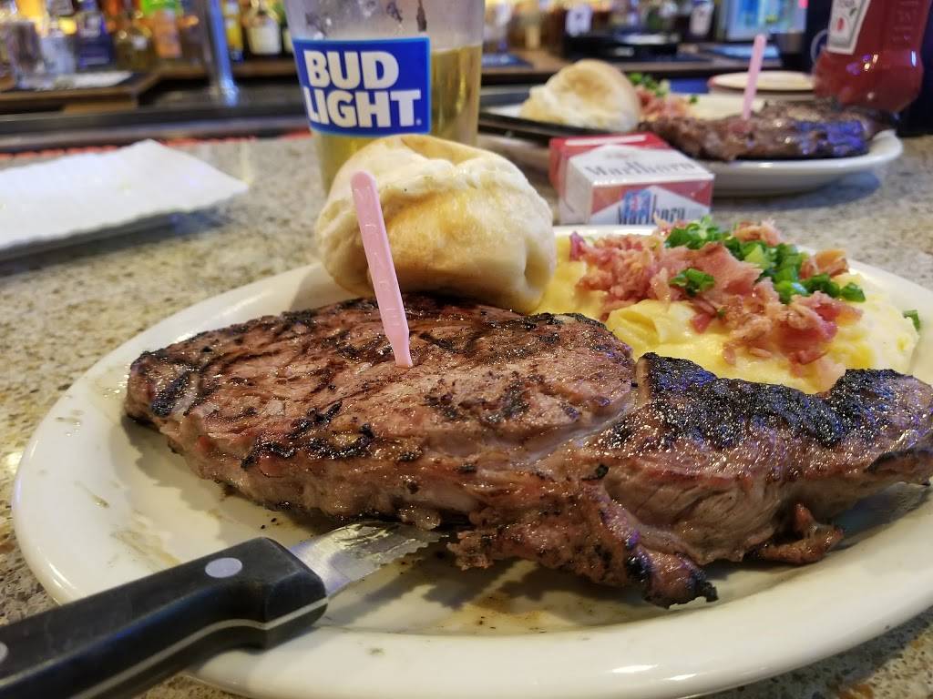 Blake Street Sports Bar | restaurant | 2101 Milam St, Columbus, TX 78934, USA | 9797325757 OR +1 979-732-5757