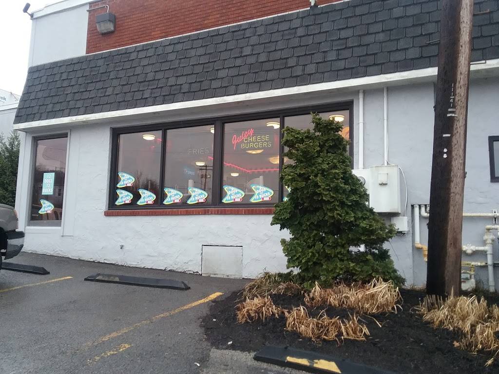 Daves Famous T & L Hot Dogs | restaurant | 1202 E Pike St, Clarksburg, WV 26301, USA | 3046223994 OR +1 304-622-3994