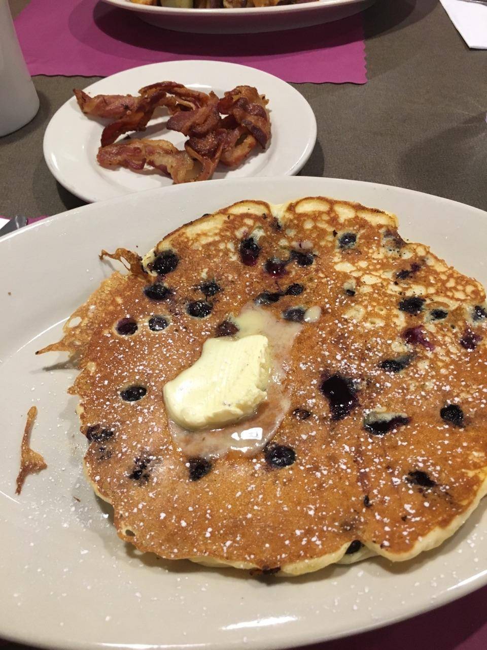 The Commons Neighborhood Eatery | cafe | 20 Central St, Foxborough, MA 02035, USA | 5085434432 OR +1 508-543-4432