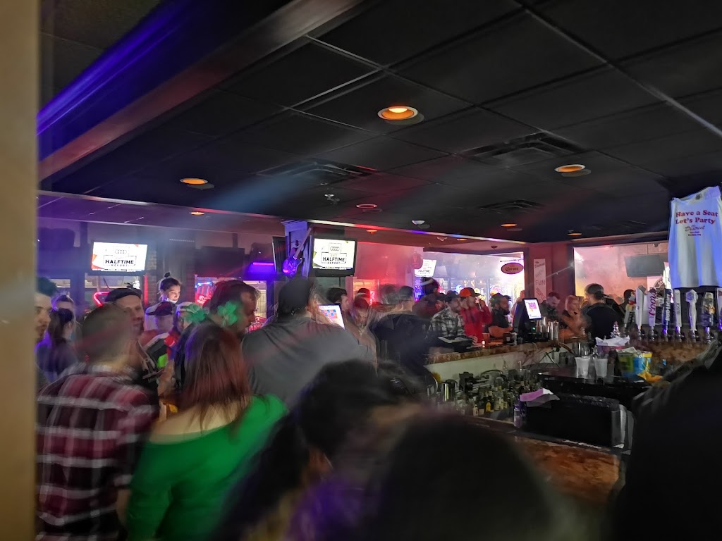 The District Bar And Grill | restaurant | 216 Court Ave #101, Des Moines, IA 50309, USA | 5152440193 OR +1 515-244-0193