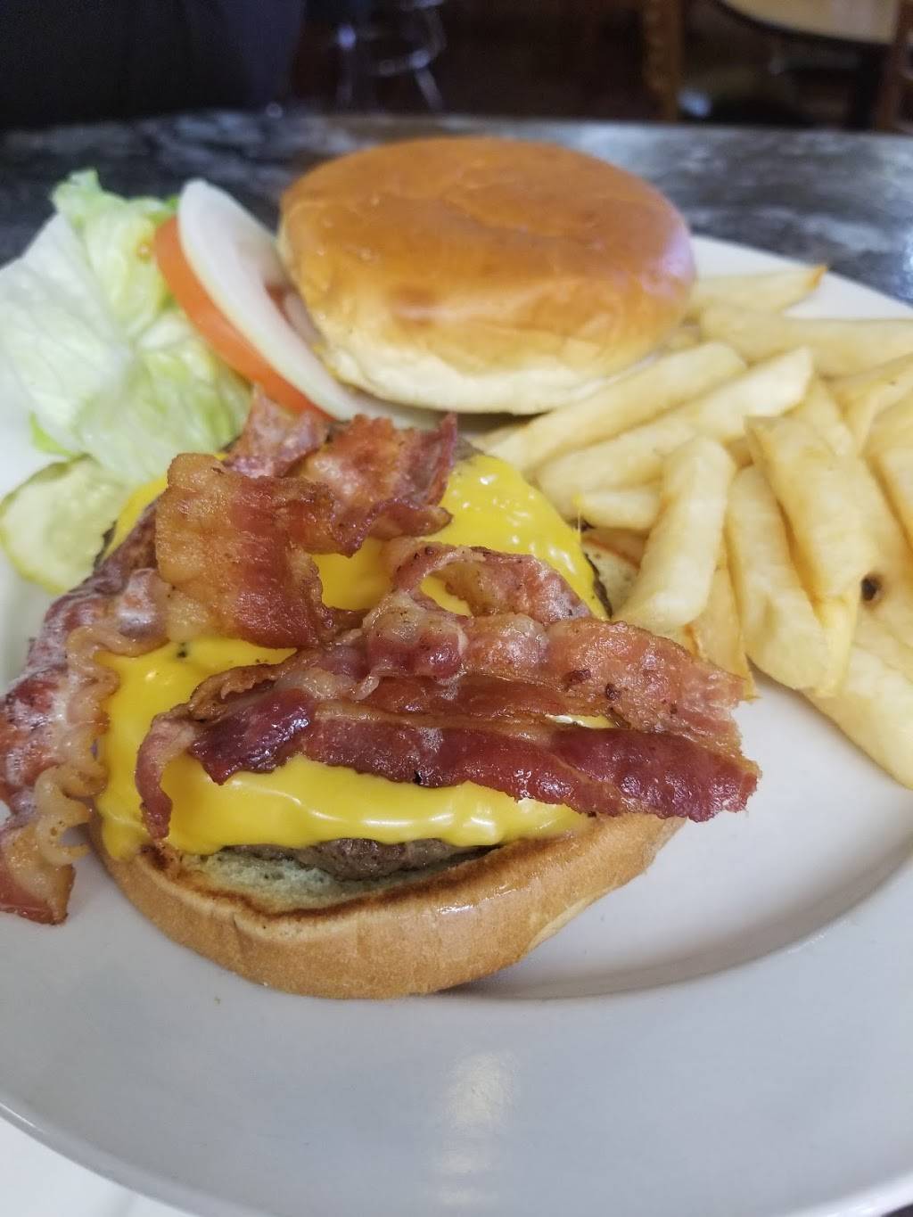 Julio’s family restaurant | restaurant | 2005 W Court St, Kankakee, IL 60901, USA | 8155237696 OR +1 815-523-7696