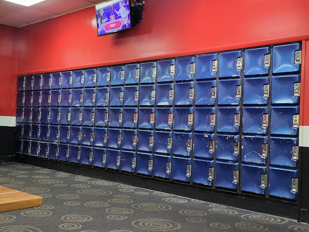 AMF South Hills Lanes | restaurant | 301 Nottingham Dr, Cary, NC 27511, USA | 9194672411 OR +1 919-467-2411