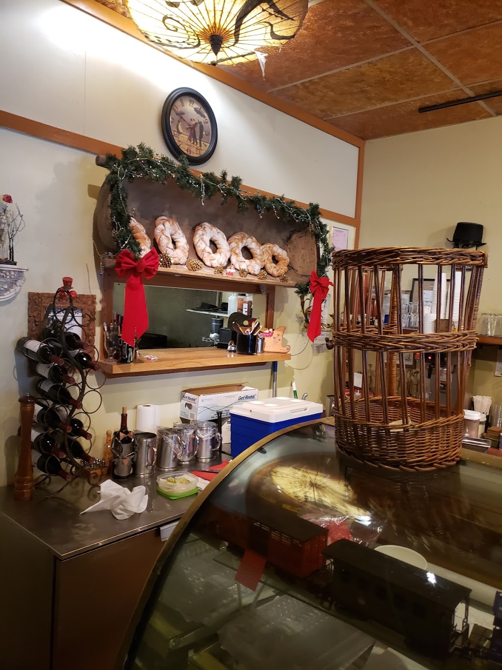 Rolands Bistro | restaurant | 1726 S Main St H, Willits, CA 95490, USA | 7078413058 OR +1 707-841-3058