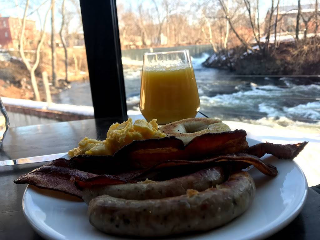 The Roundhouse | restaurant | 2 E Main St, Beacon, NY 12508, USA | 8457658369 OR +1 845-765-8369