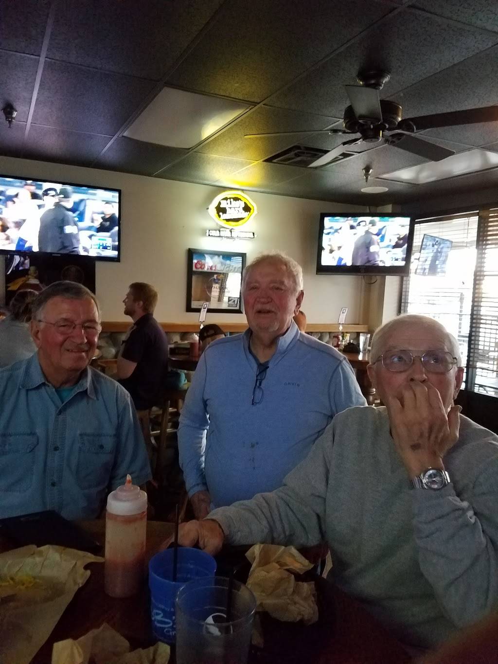 BBs Grill Spring Hill | restaurant | 22362 S Harrison St, Spring Hill, KS 66083, USA | 9135922335 OR +1 913-592-2335