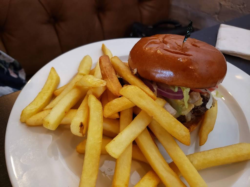 London Gate Pub | restaurant | 5395 Eglinton Ave W, Etobicoke, ON M9C 5K6, Canada | 4166206868 OR +1 416-620-6868