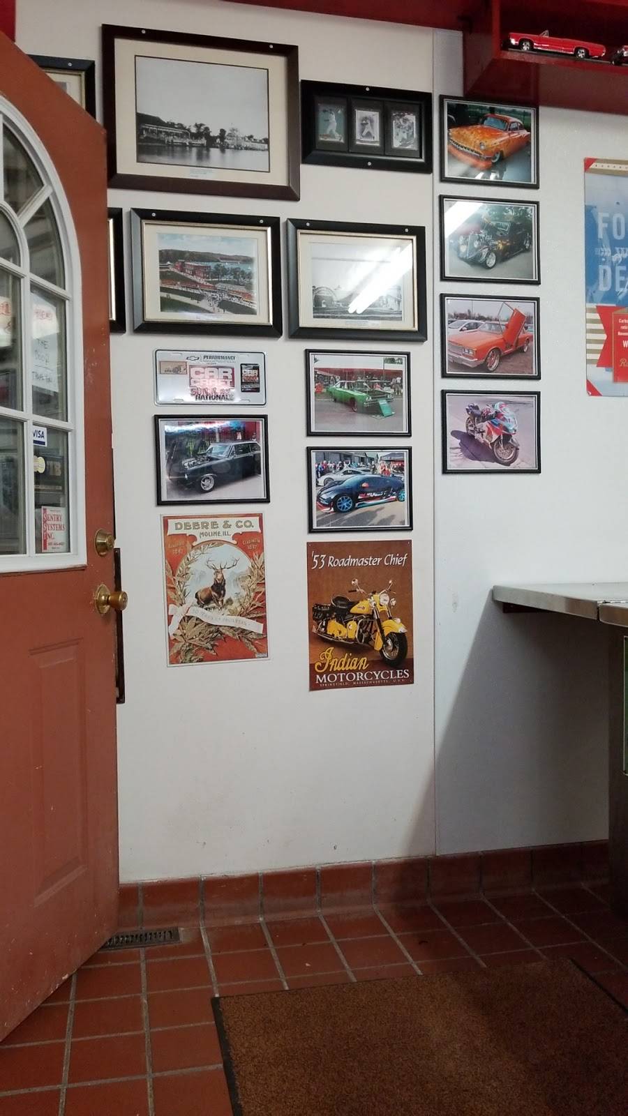 Carbones Pizzeria | restaurant | 960 Mahtomedi Ave, Mahtomedi, MN 55115, USA | 6514265222 OR +1 651-426-5222