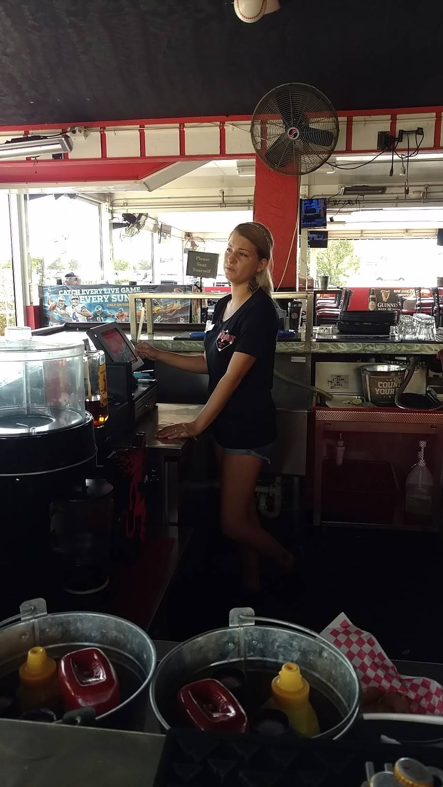 The Dugout Sports Bar & Grill | restaurant | 35 NE Pine Island Rd, Cape Coral, FL 33909, USA | 2394581388 OR +1 239-458-1388