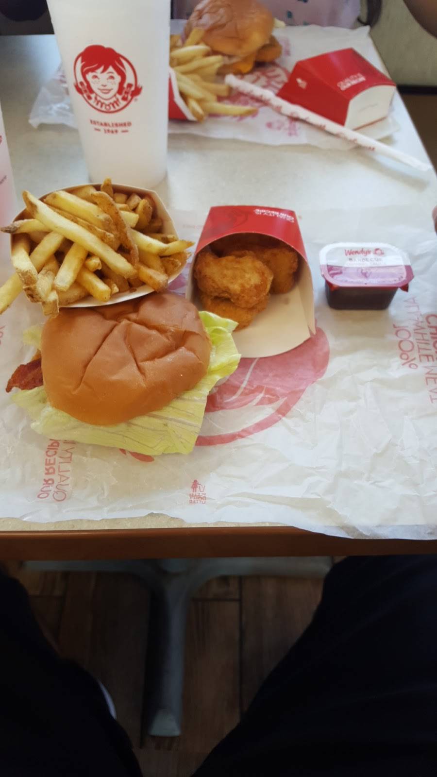 Wendys | restaurant | 2600 Ogden Ave, Aurora, IL 60504, USA | 6308203641 OR +1 630-820-3641