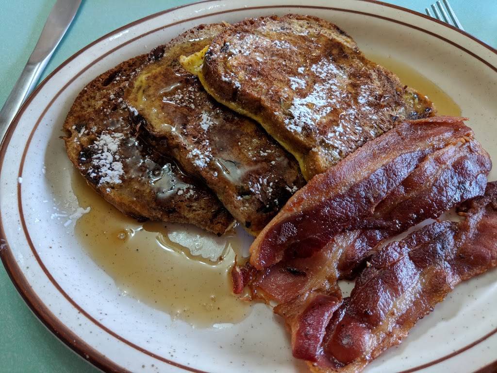 Cup N Saucer Restaurant | restaurant | 157 VT-100, Wilmington, VT 05363, USA | 8024645813 OR +1 802-464-5813