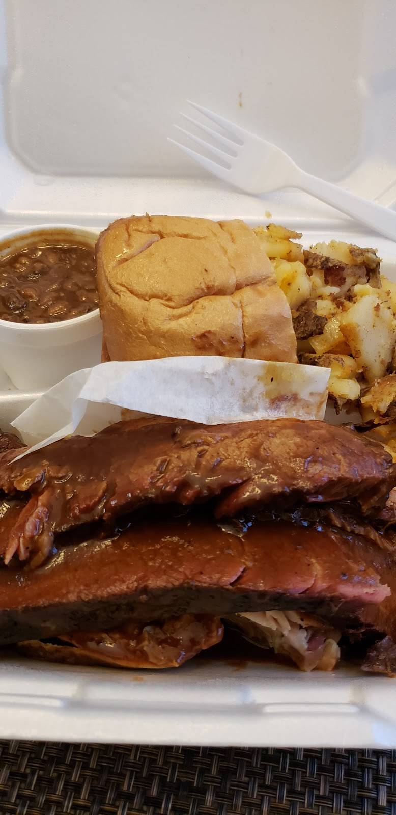 Smokeys Grill | restaurant | 2707 N Hughes Ave, Fresno, CA 93705, USA | 5592330086 OR +1 559-233-0086