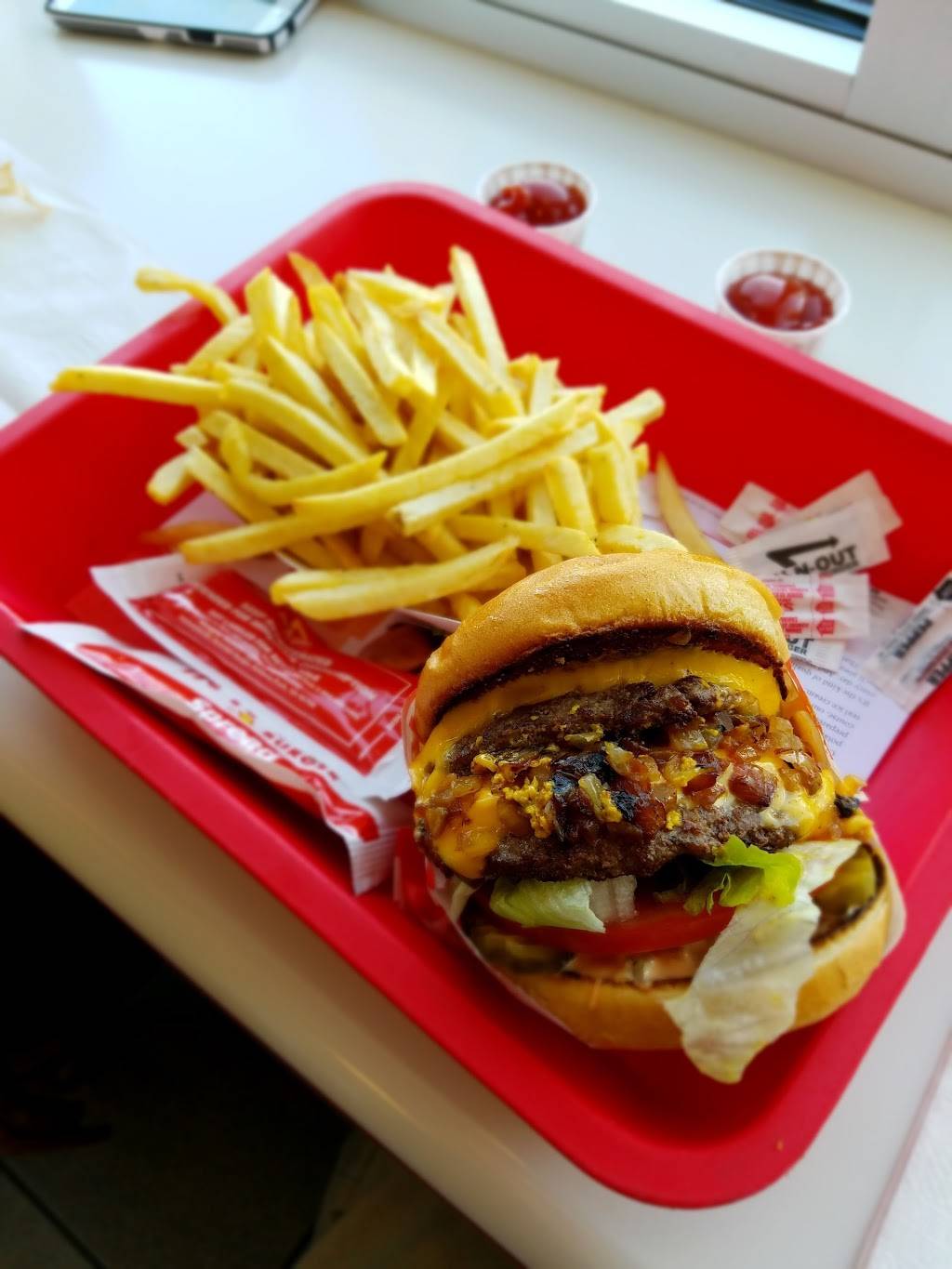 In-N-Out Burger | restaurant | 10918 Culebra Rd, San Antonio, TX 78253, USA | 8007861000 OR +1 800-786-1000