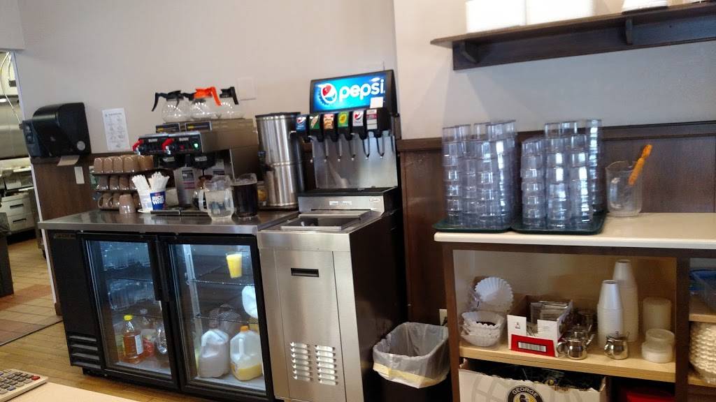 Cummins Restaurant | restaurant | 400 Riverside Dr, East Peoria, IL 61611, USA | 3099664645 OR +1 309-966-4645