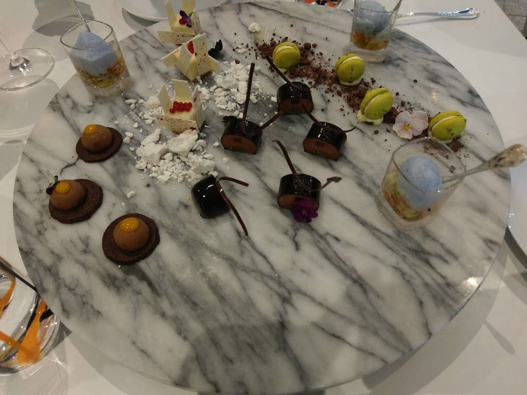 Mira Five Stars | restaurant | 801 South Pointe Dr, Miami Beach, FL 33139, USA | 3053401735 OR +1 305-340-1735