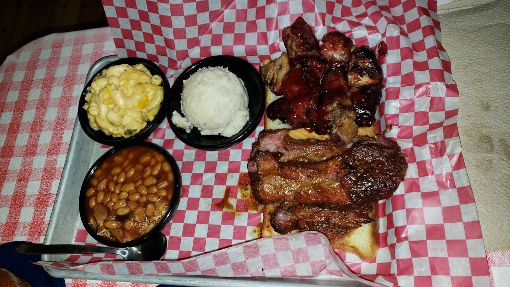 Famous Daves Bar-B-Que | restaurant | 3030 Milton Ave, Janesville, WI 53545, USA | 6087578100 OR +1 608-757-8100