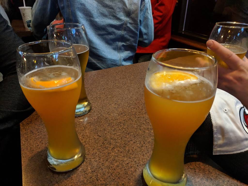 Crossroads Sports Bar & Grill | restaurant | 5790 Cheviot Rd, Cincinnati, OH 45247, USA | 5132459999 OR +1 513-245-9999