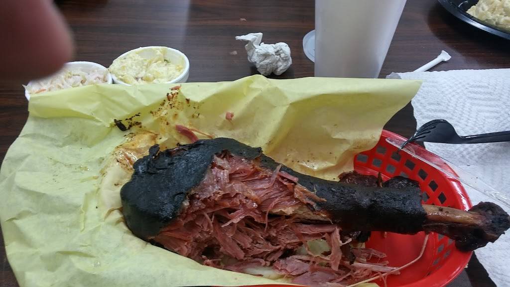 Eds Smok-N-Q Bar-B-Q | restaurant | 4419 Rockdale Dr, San Antonio, TX 78219, USA | 2107767444 OR +1 210-776-7444