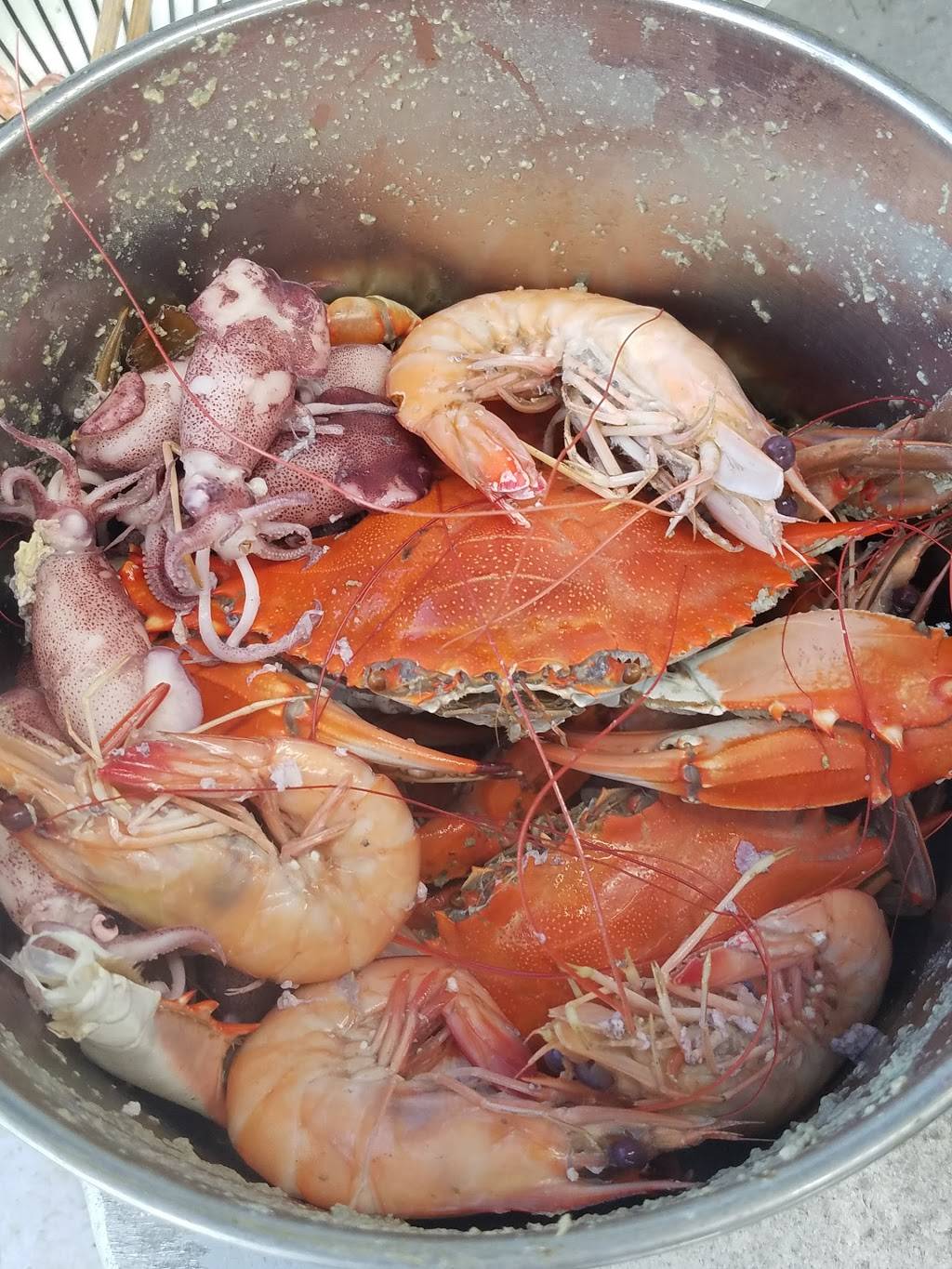 Louisiana Lucky Phat Seafood | restaurant | 2519 The Plaza, Charlotte, NC 28205, USA | 7043322766 OR +1 704-332-2766