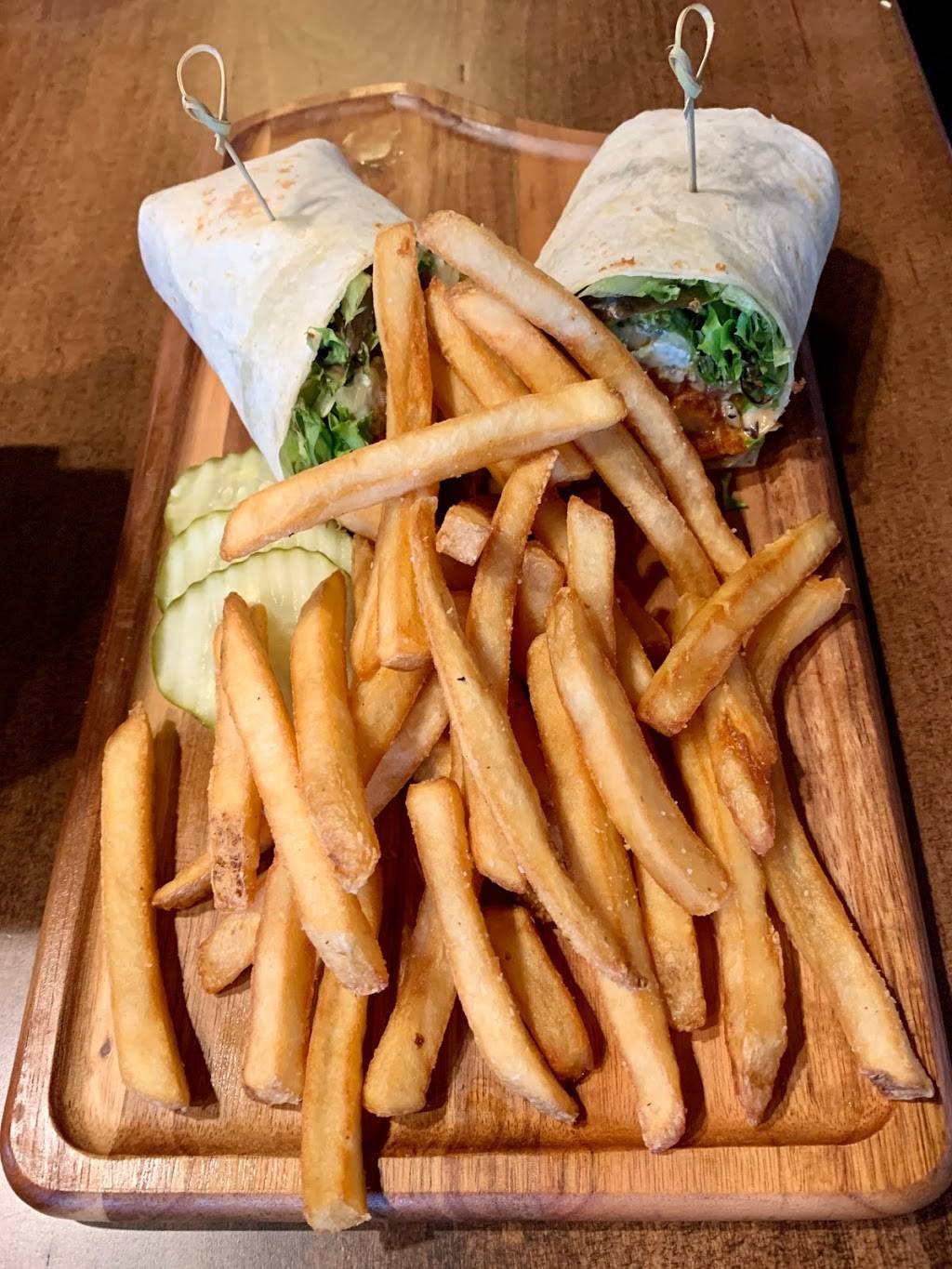 State House | restaurant | 15591 E 104th Ave, Commerce City, CO 80022, USA | 7203888789 OR +1 720-388-8789