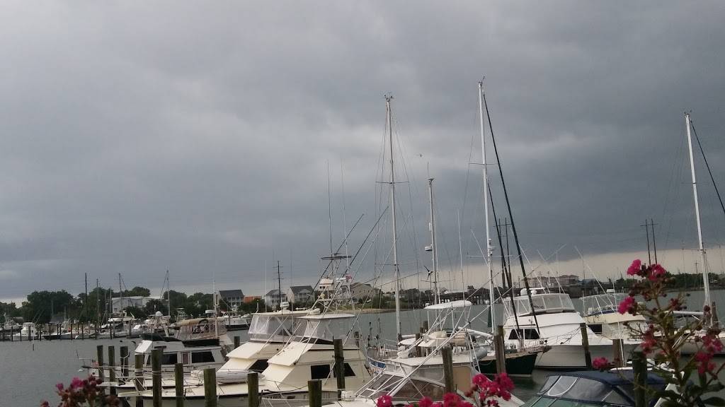 Town Creek Marina | meal takeaway | 114 Town Creek Dr, Beaufort, NC 28516, USA | 2527286111 OR +1 252-728-6111
