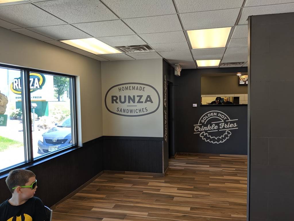 Runza Restaurant | restaurant | 8330 Northwoods Dr, Lincoln, NE 68505, USA | 4024886808 OR +1 402-488-6808