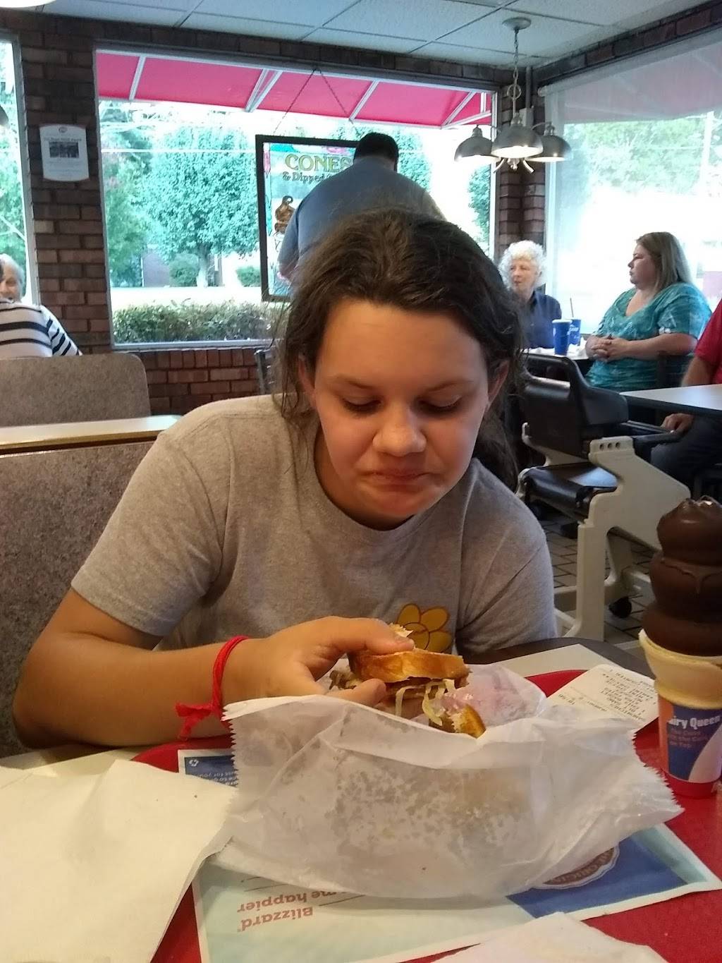 Dairy Queen | restaurant | 555 Elm St, Martin, TN 38237, USA | 7315873511 OR +1 731-587-3511