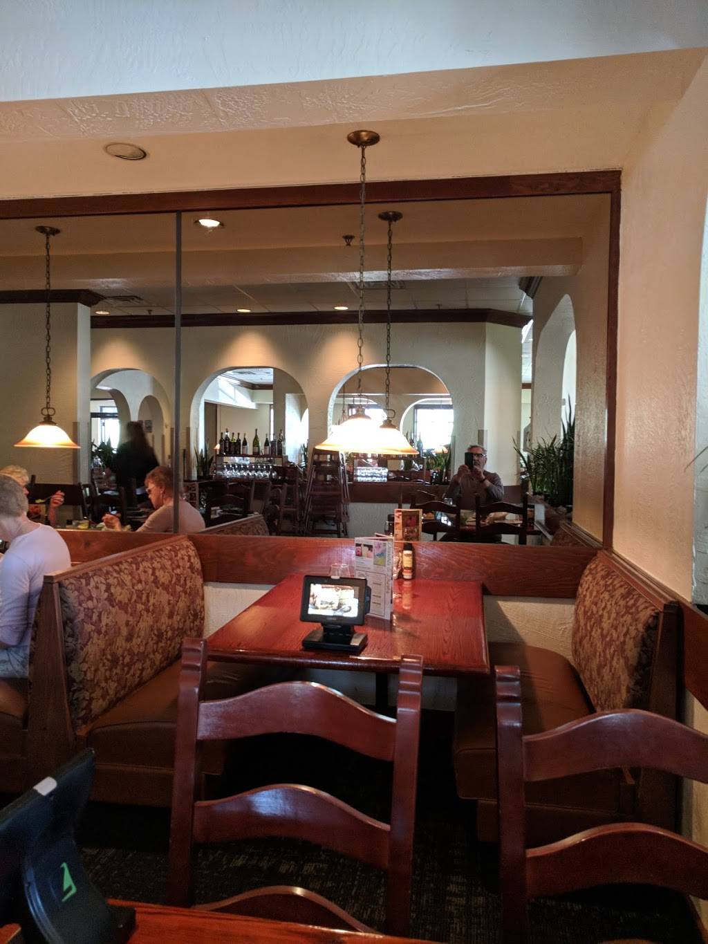 Olive Garden Italian Restaurant | meal takeaway | 756 A Glen Street, Queensbury, NY 12804, USA | 5187439590 OR +1 518-743-9590