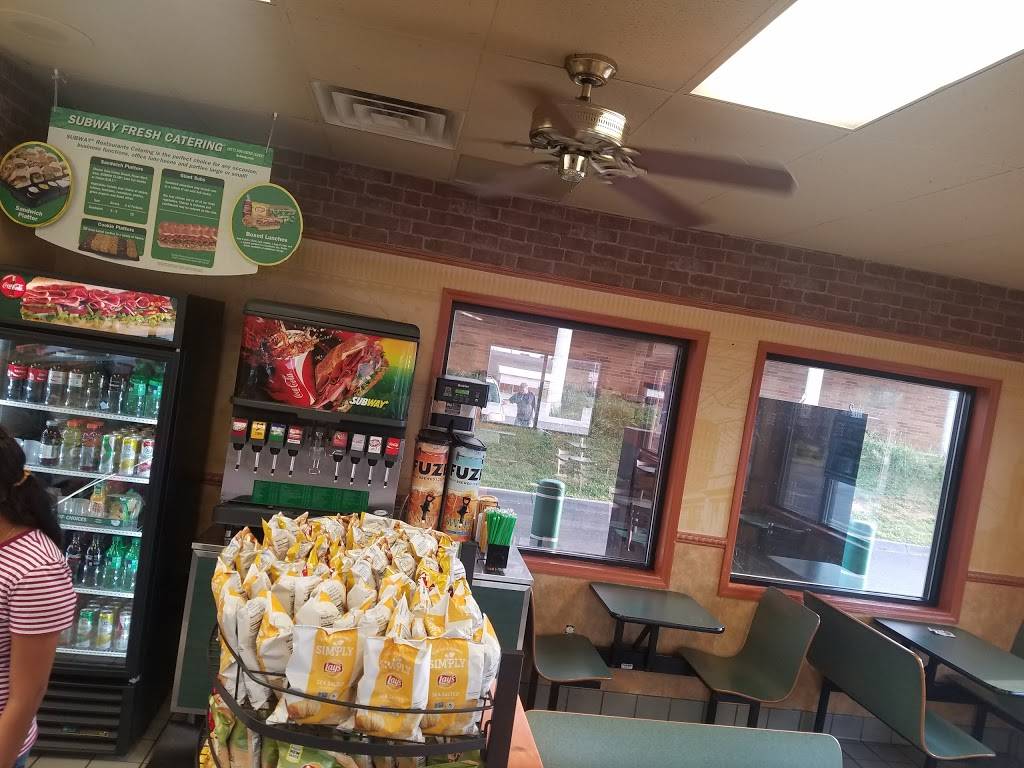 Subway | restaurant | 762 Cosby Hwy, Newport, TN 37821, USA | 4236257700 OR +1 423-625-7700