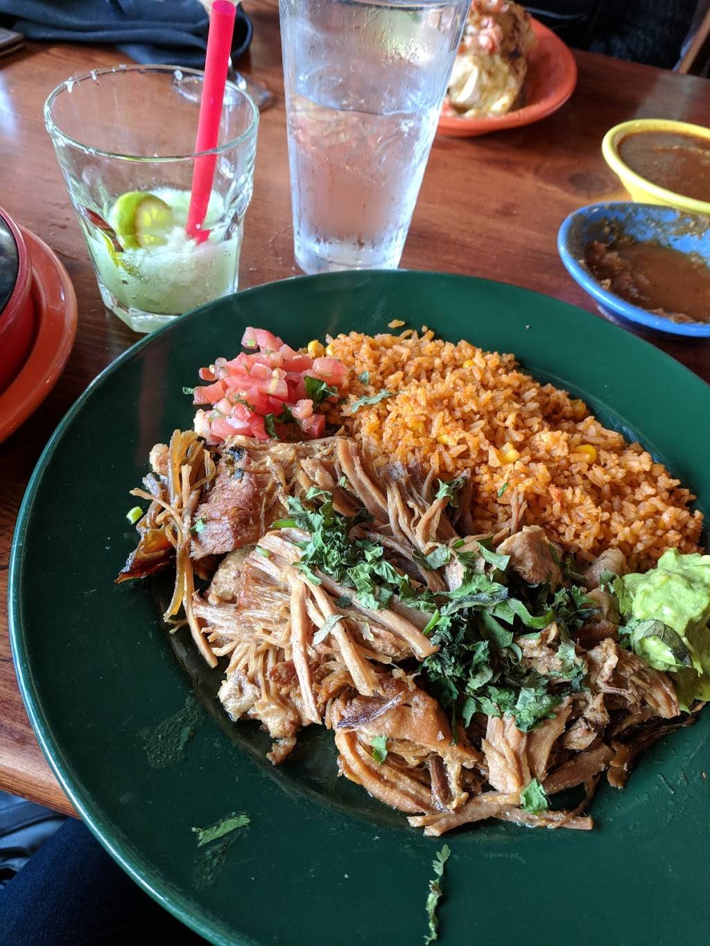 Tres Hombres Long Bar & Grill | restaurant | 100 Broadway St, Chico, CA 95928, USA | 5303420425 OR +1 530-342-0425