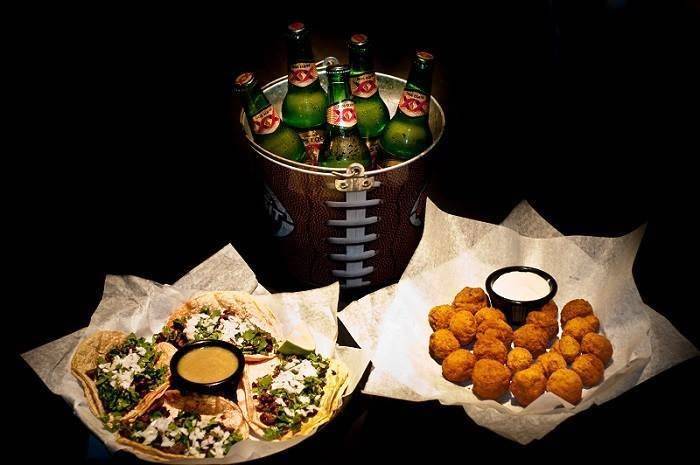 Sneakers Sports Bar & Grill | restaurant | 9721 Grand Ave, Franklin Park, IL 60131, USA | 8474554444 OR +1 847-455-4444