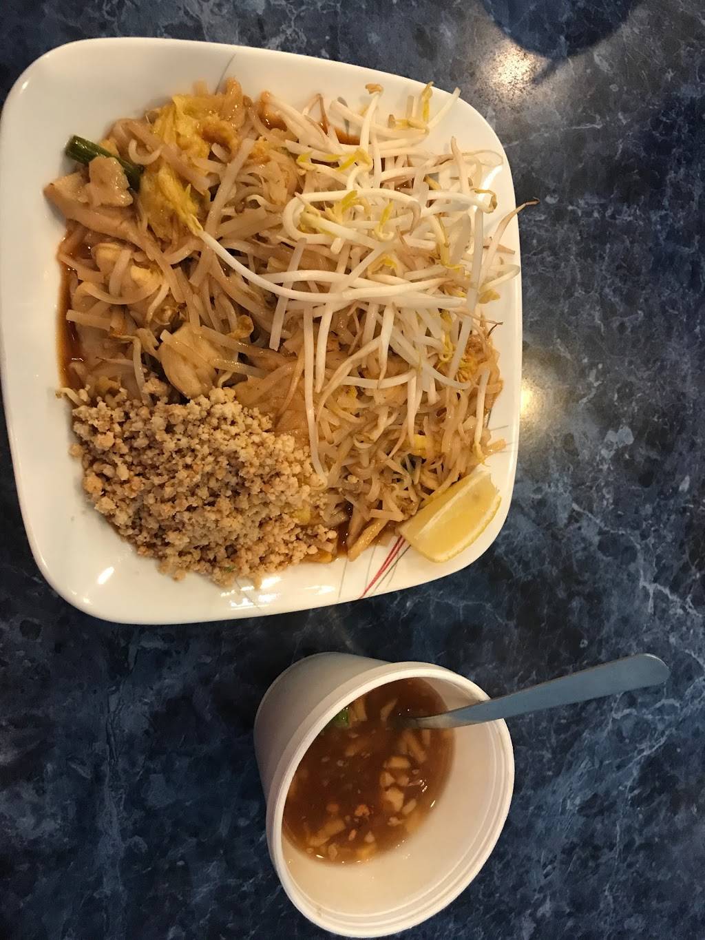 Bangkok Cuisine Express | restaurant | 43237 Garfield Rd, Clinton Twp, MI 48038, USA | 5862268000 OR +1 586-226-8000