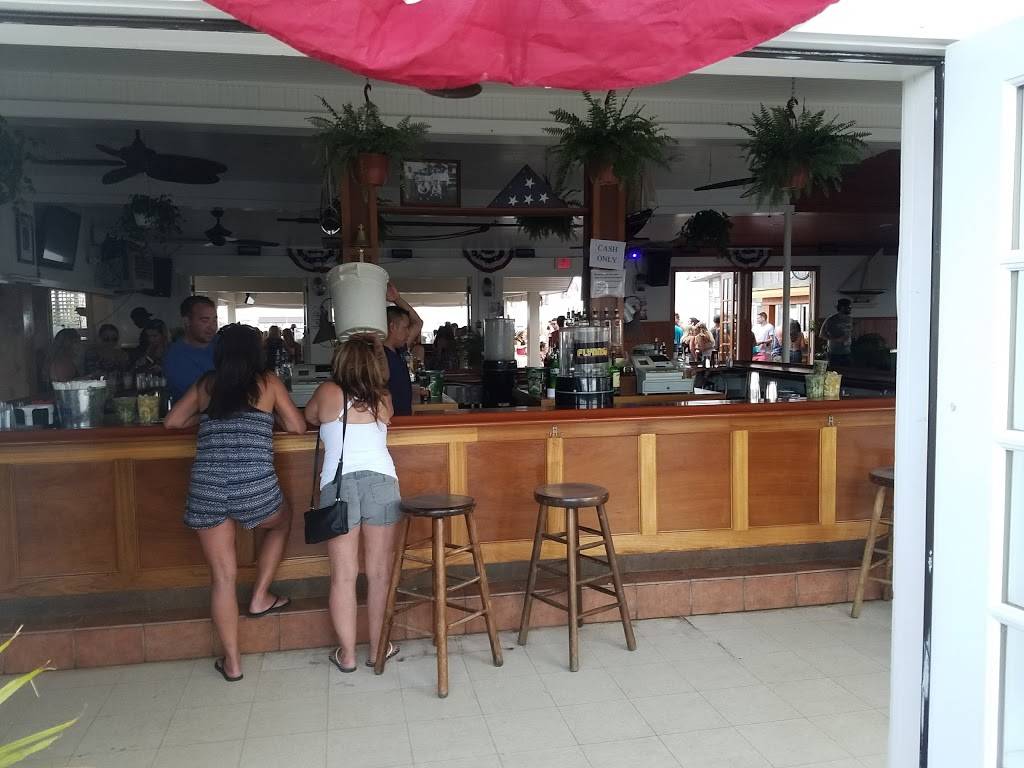 Flynns Fire Island | restaurant | 1 Cayuga St, Ocean Beach, NY 11770, USA | 6315835000 OR +1 631-583-5000