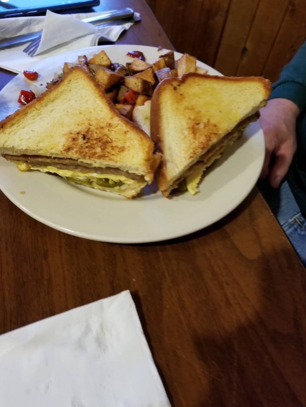 The Barrel Inn | restaurant | 1152 Berlin Rd, Marshall, WI 53559, USA | 6086558292 OR +1 608-655-8292