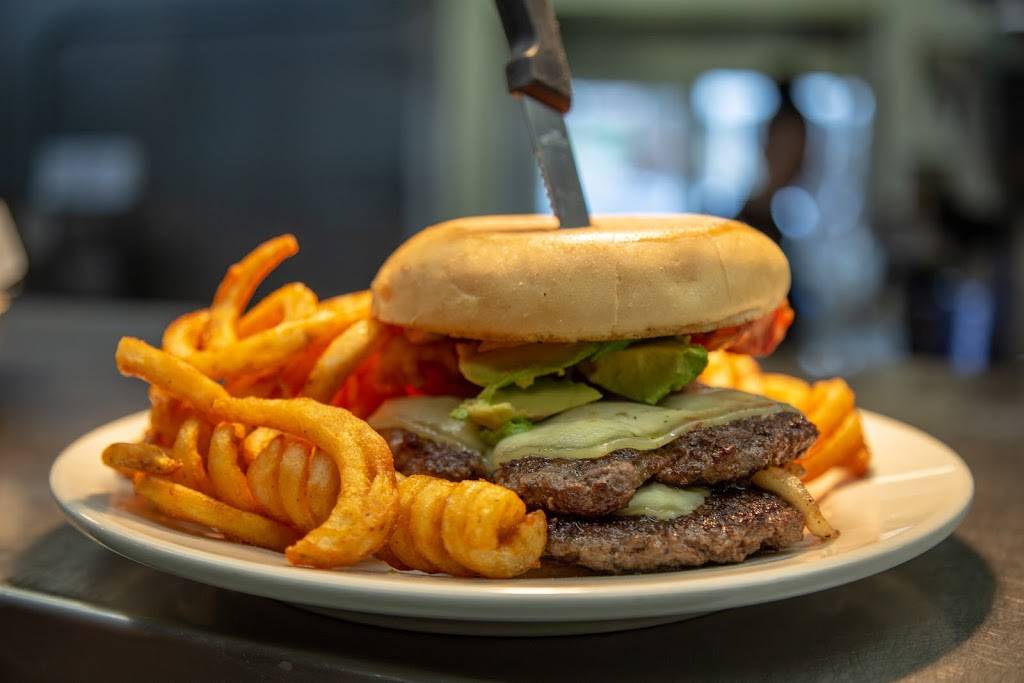 Shark Beach Grill | restaurant | 1941 S Yale Ave, Tulsa, OK 74112, USA | 5396644103 OR +1 539-664-4103