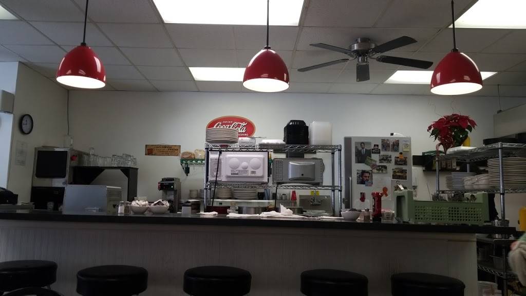 Verns Place | restaurant | 16 Jamestown St, Randolph, NY 14772, USA | 7163585166 OR +1 716-358-5166