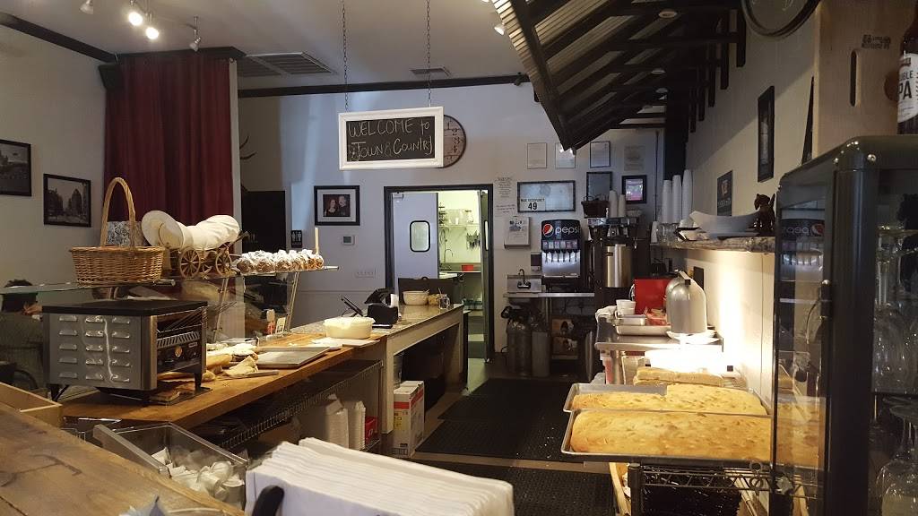 Town & Country Cafe | cafe | 27 W 10th St, Tracy, CA 95376, USA | 2098356751 OR +1 209-835-6751