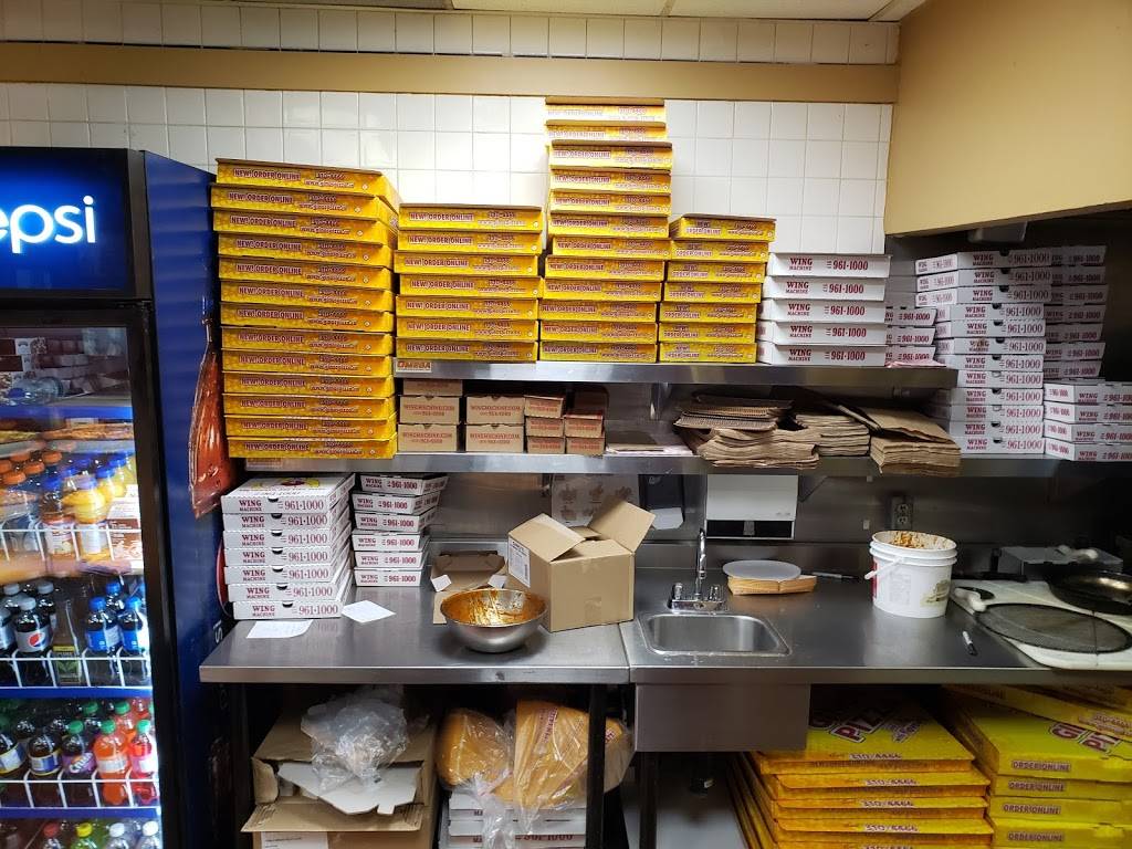 Ginos Pizza | restaurant | 2387 Yonge St, Toronto, ON M4P 2E7, Canada | 4164840004 OR +1 416-484-0004