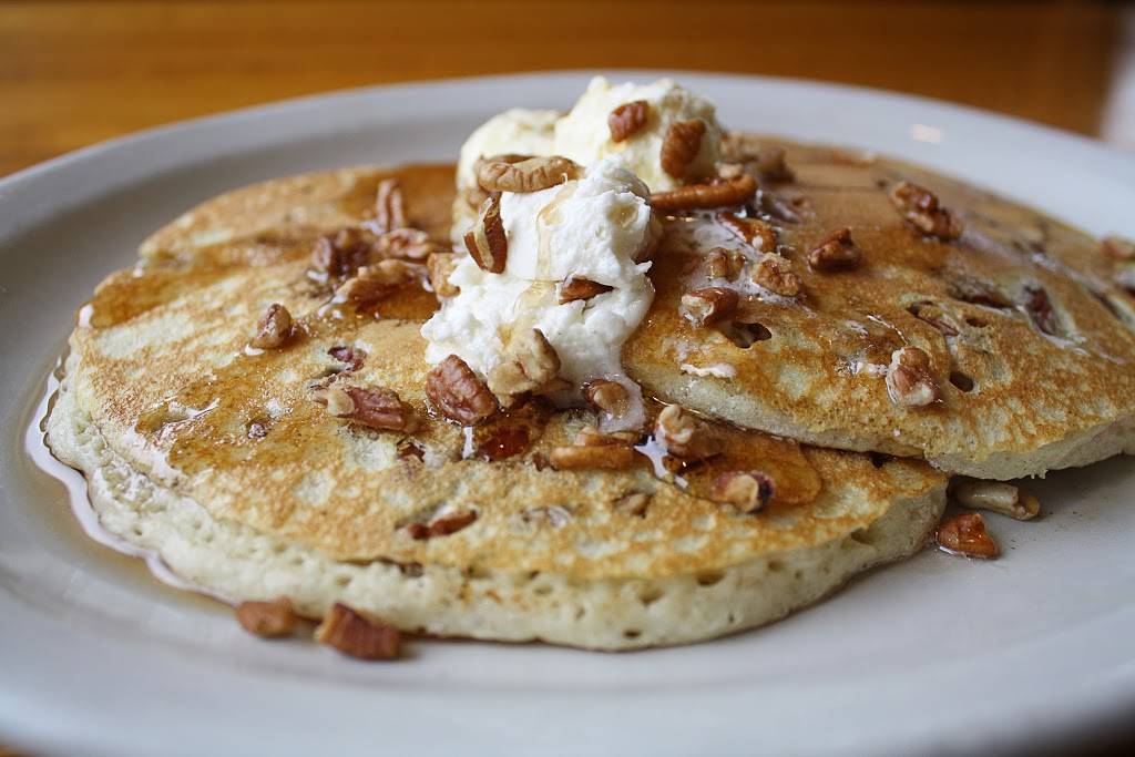 Grammas Kitchen & Checkered Flag | restaurant | 3408 N Plainview Rd, Walcott, IA 52773, USA | 5632845055 OR +1 563-284-5055