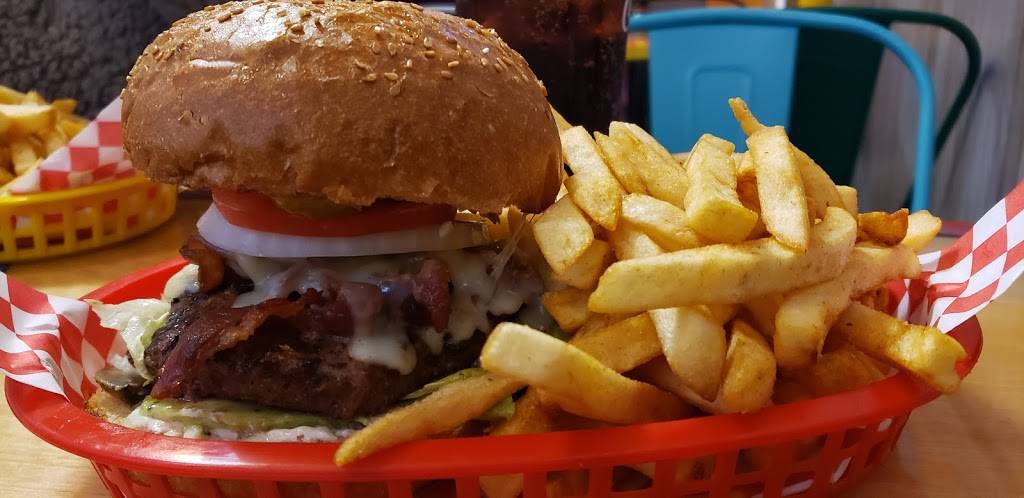 Burger Board | restaurant | 5430 CA-1, Pacifica, CA 94044, USA | 6507359900 OR +1 650-735-9900