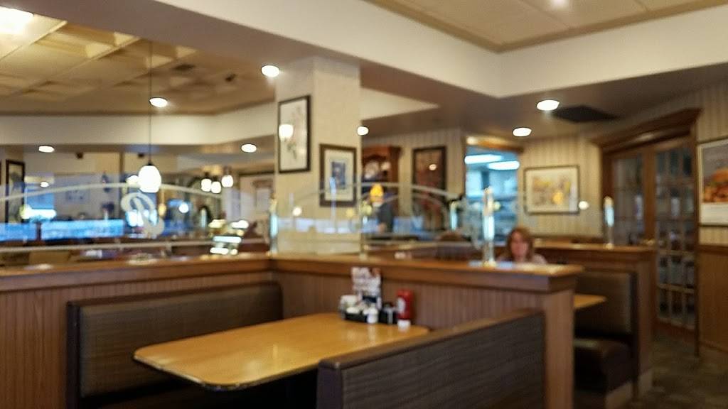 Perkins Restaurant & Bakery | restaurant | 401 W NJ-38, Moorestown, NJ 08057, USA | 8568661443 OR +1 856-866-1443