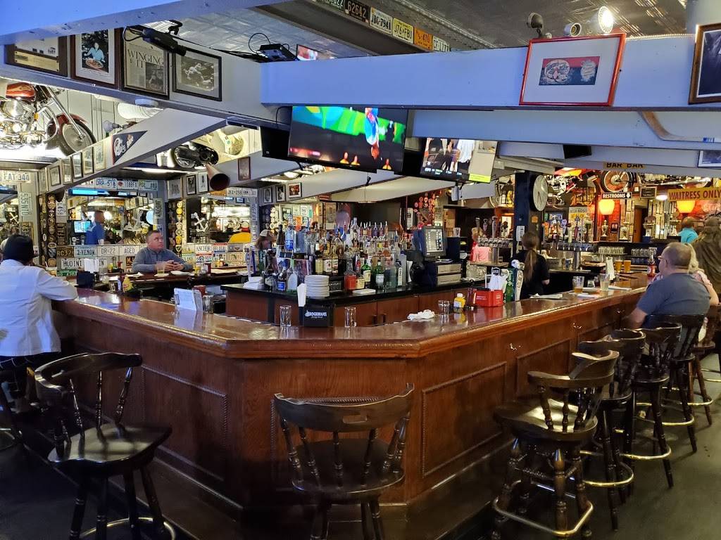 Frank & Teressas Anchor Bar | restaurant | 2-20 E North St, Buffalo, NY 14203, USA | 7168868920 OR +1 716-886-8920